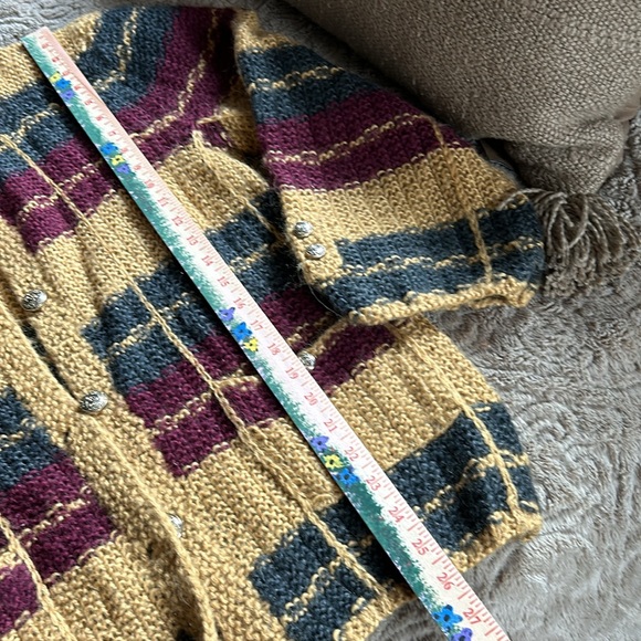 Plain Sweater with gold button detail - Picture 5 of 5